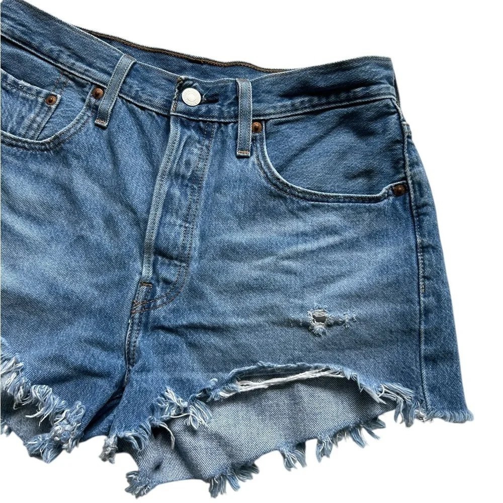 Levi’s 501 Button fly Raw Distressed Hem Medium Wash Denim Jean Shorts Size 28